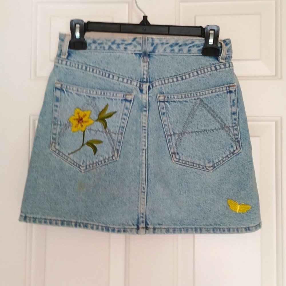 Gorgeous, Vintage CACHE FLORAL BEADED JEAN SKIRT, SIZE 4 - Picture 2 of 9